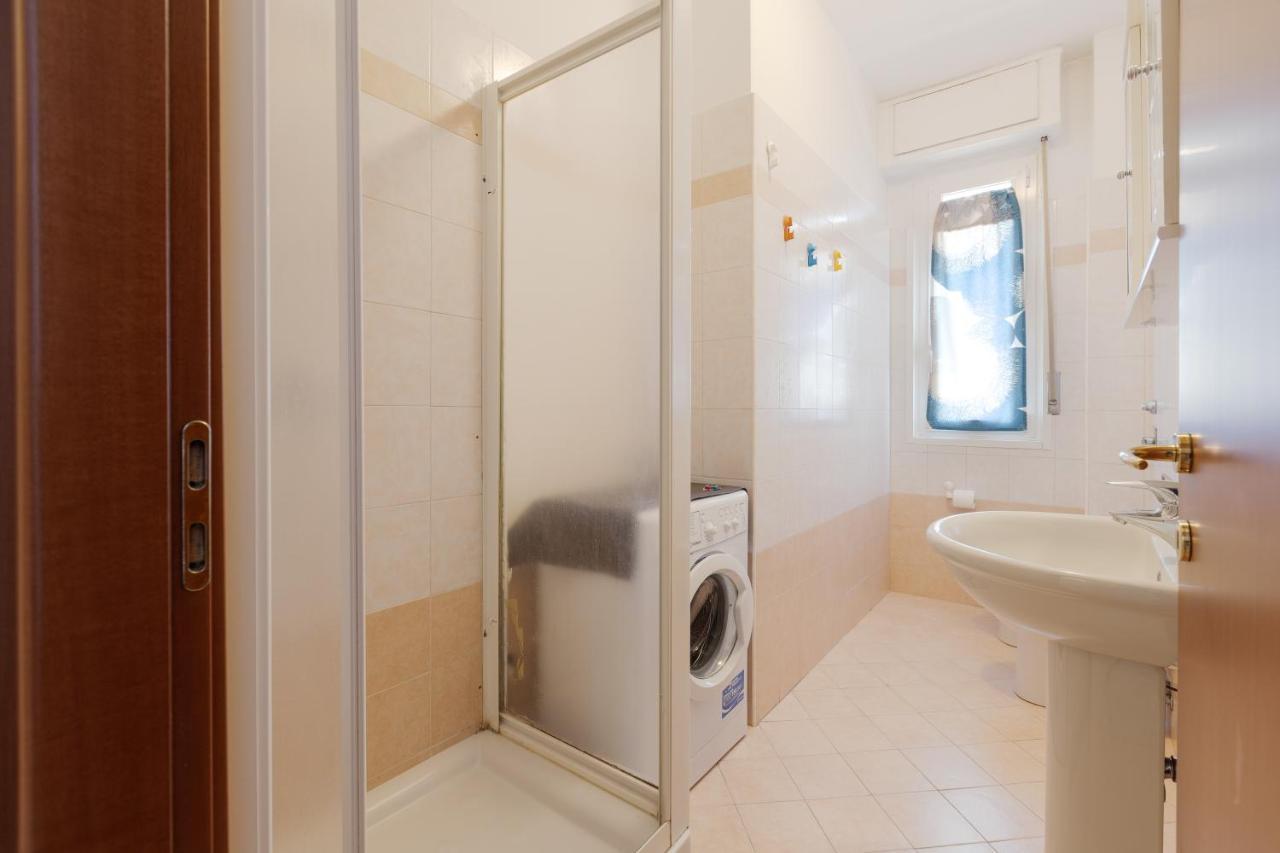 Apartment With Balcony - 50 M Far From M1 Pasteur Milán Exterior foto