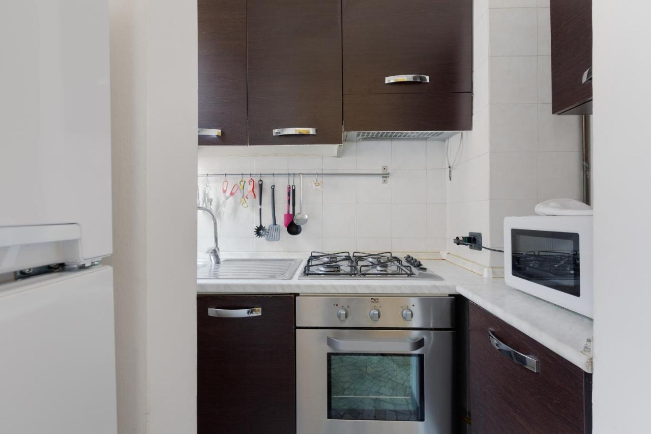 Apartment With Balcony - 50 M Far From M1 Pasteur Milán Exterior foto